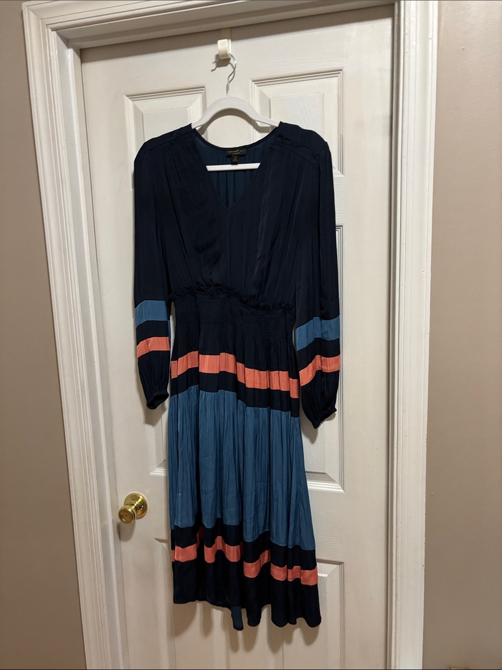 Navy Blue Colorblock Long-Sleeve Midi Dress